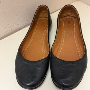 Frye Women Carson Black Leather Loafer Slip-On Flats – Size 9.5M